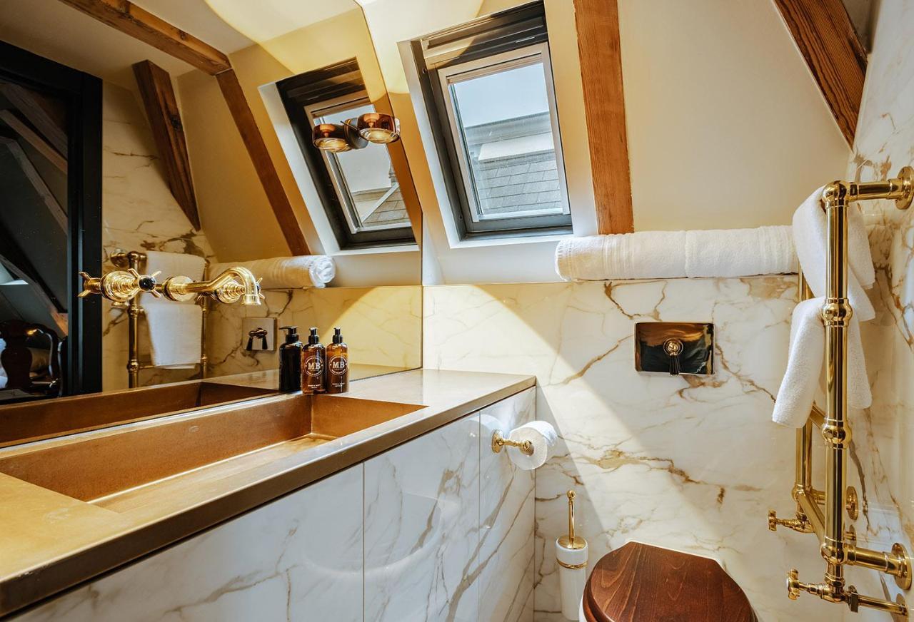 Tiny Double Room (J.P. Sweelinck)