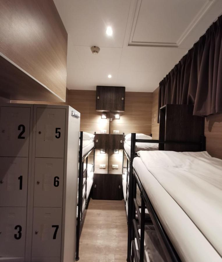 Bed 8-Bed Mixed Dormitory Room