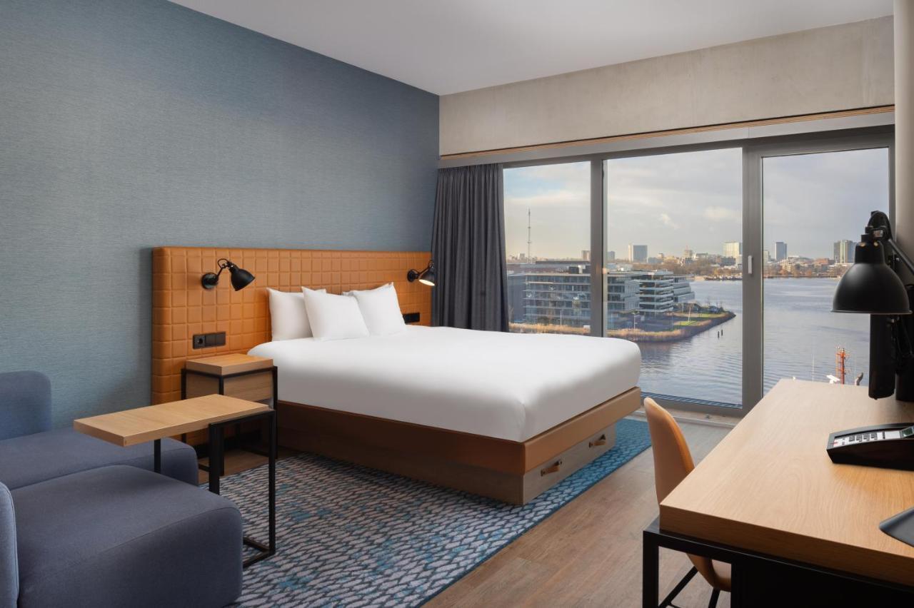 Studio met Queensize Bed en Uitzicht op de Haven