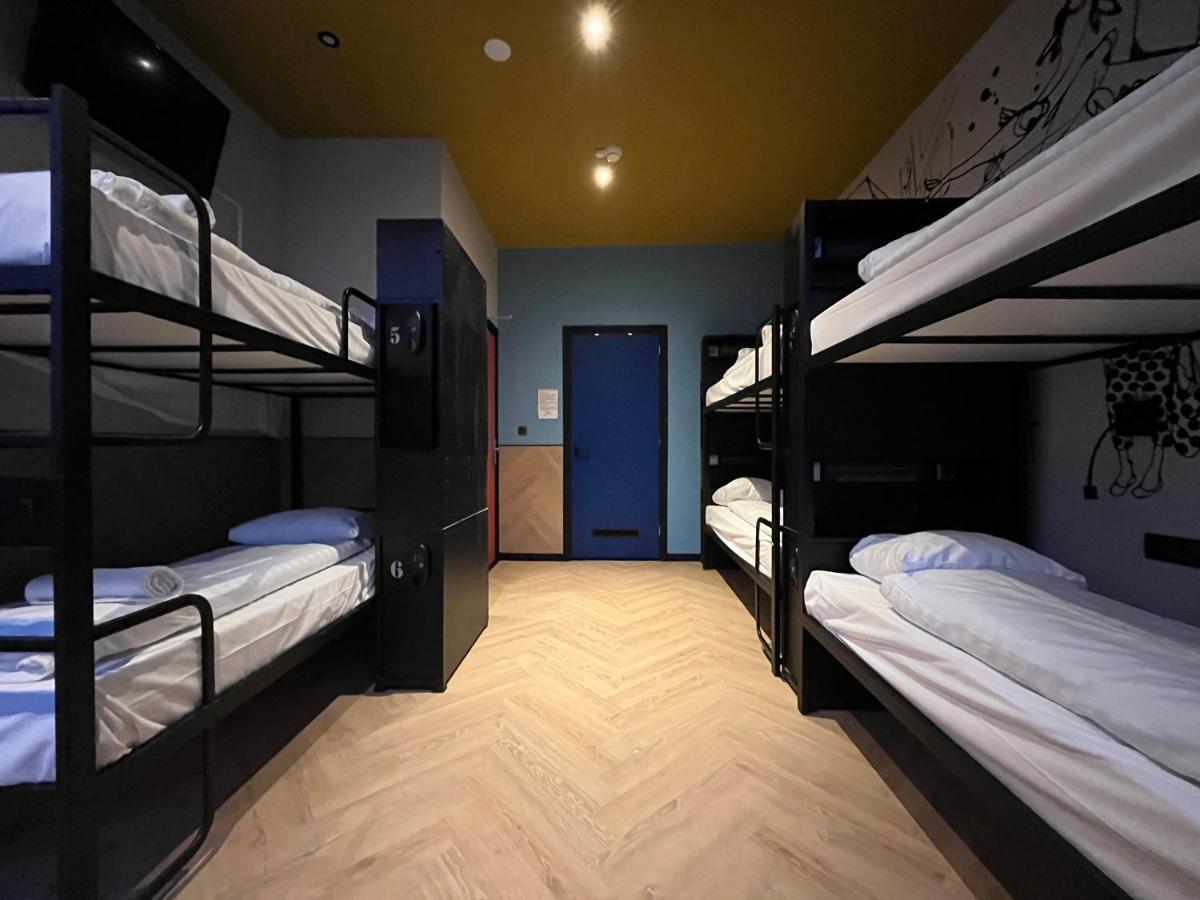 Bed 8-Bed Mixed Dormitory Room