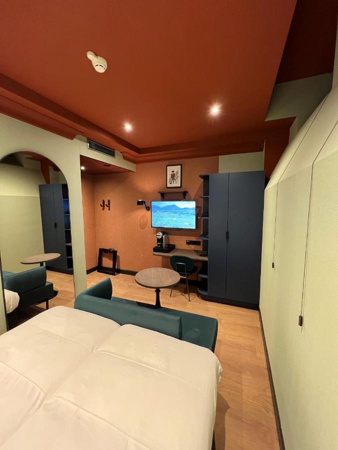 Deluxe Twin Room – Semi-Basement