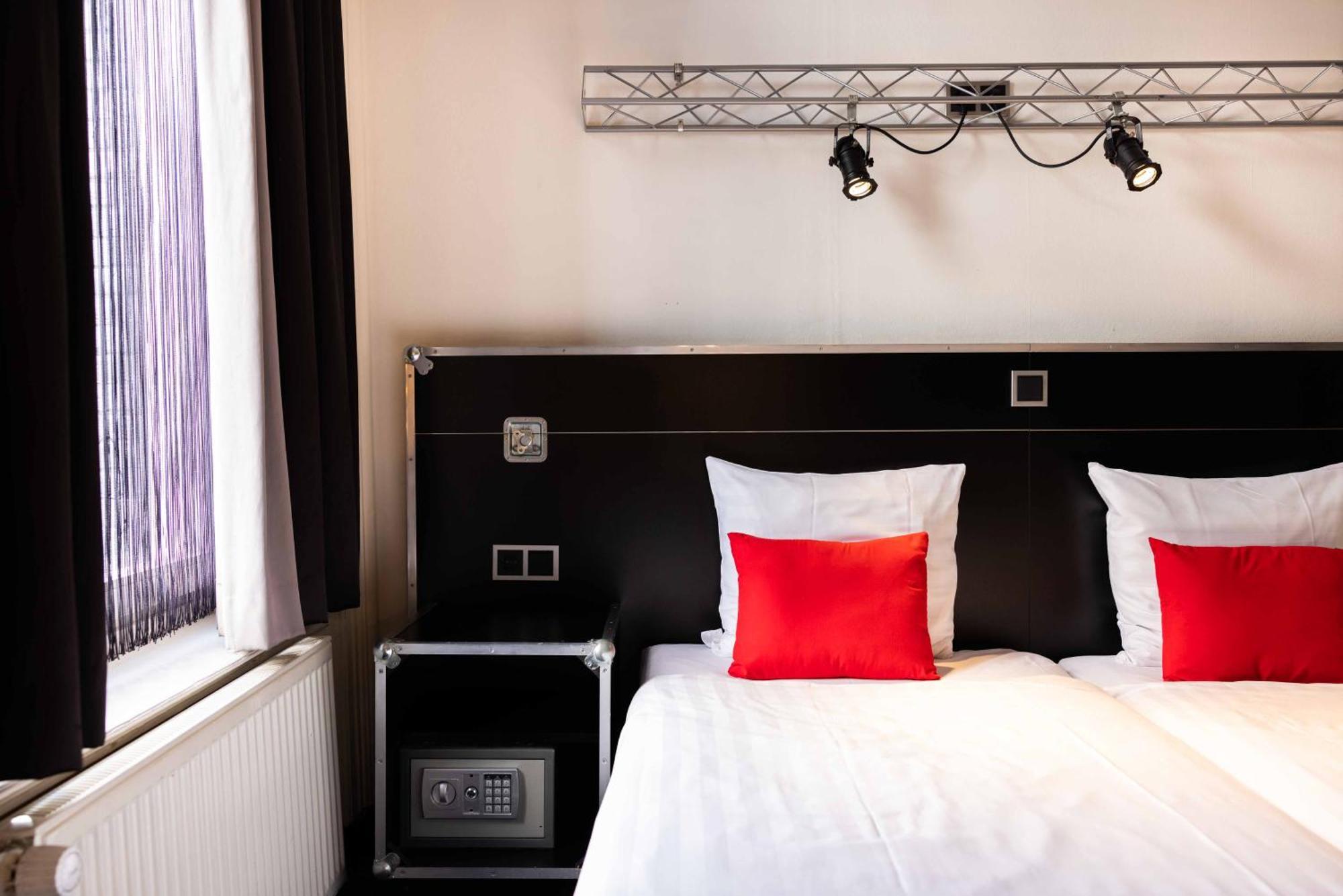 Basic Tweepersoonskamer met 1 of 2 Bedden en Gedeelde Badkamer