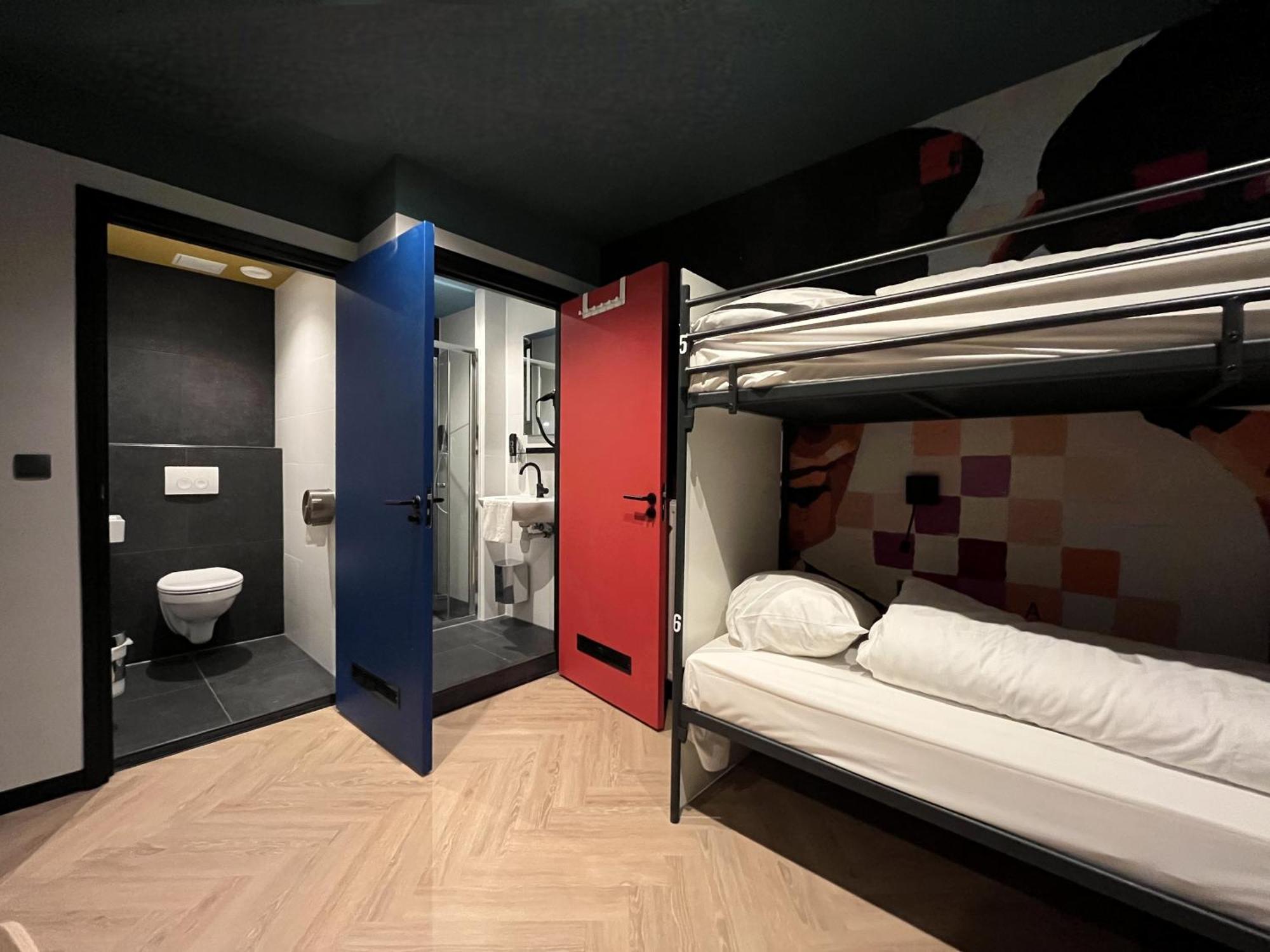 Bed 8-Bed Mixed Dormitory Room