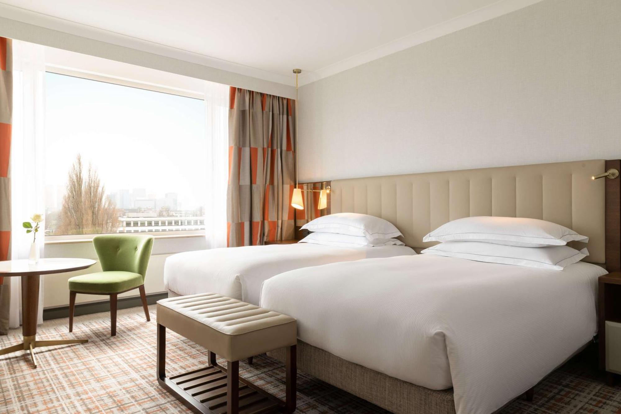 Camera Deluxe Doppia con Letti Singoli