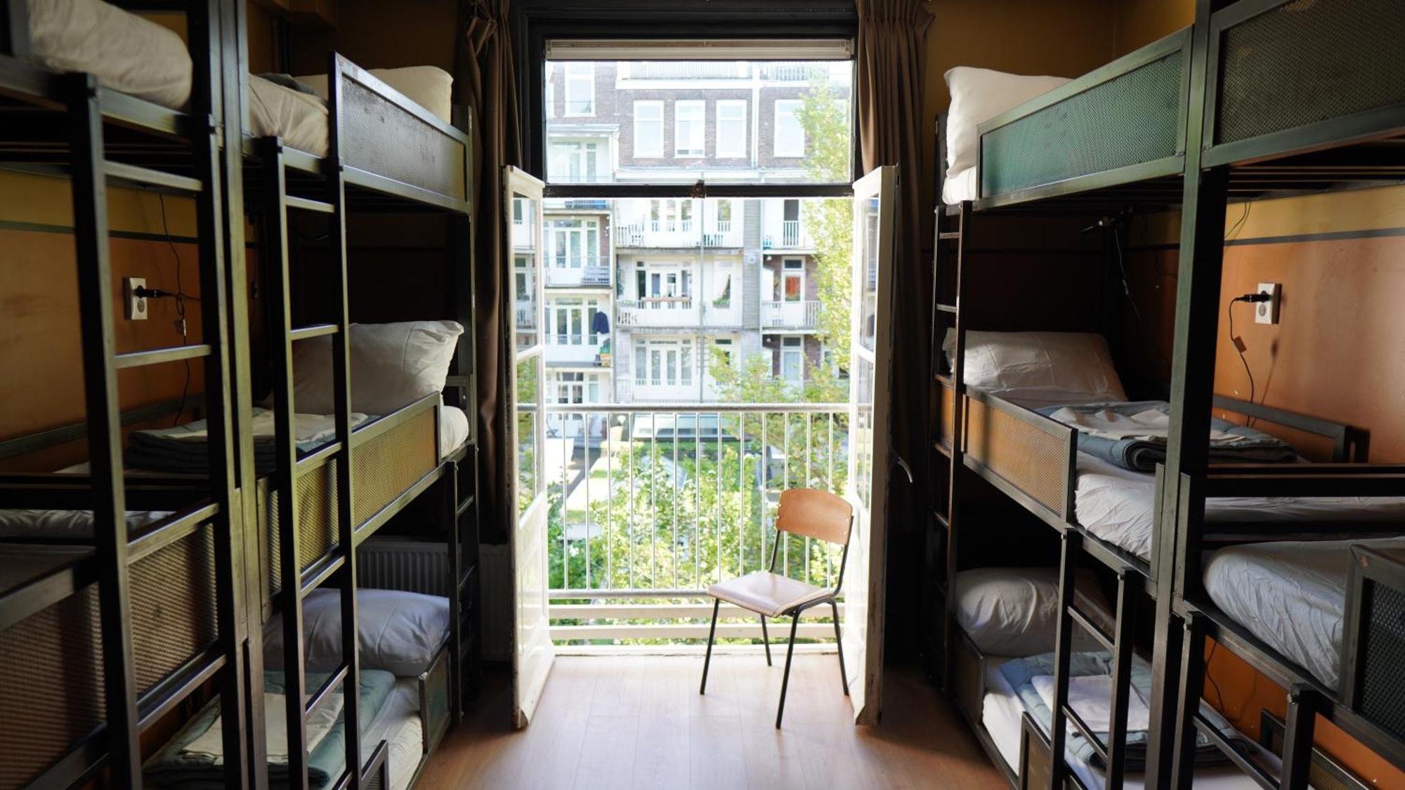 Bed 12-Bed Mixed Dormitory Room
