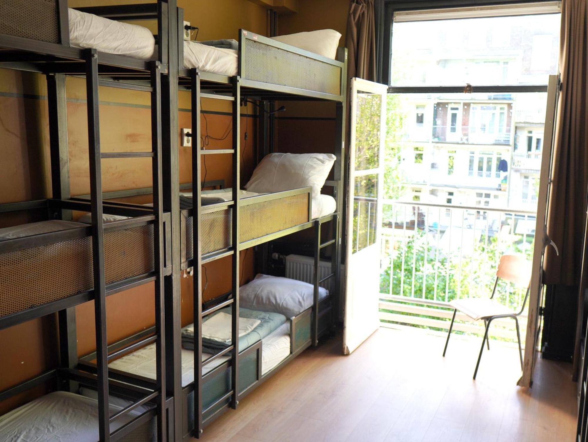 Bed 12-Bed Mixed Dormitory Room