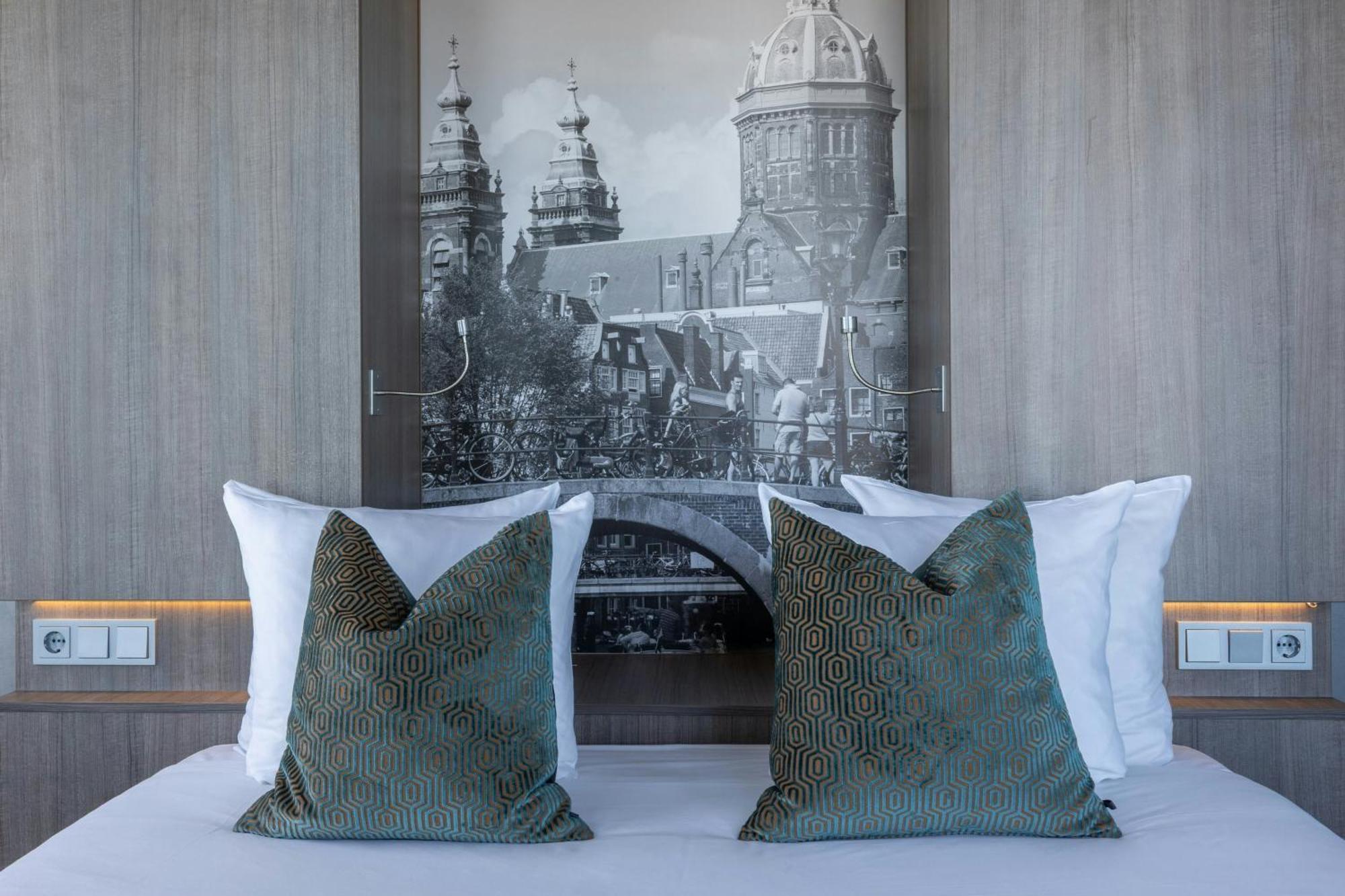 Deluxe-Zimmer mit 1 Queensize-Bett und Eckblick