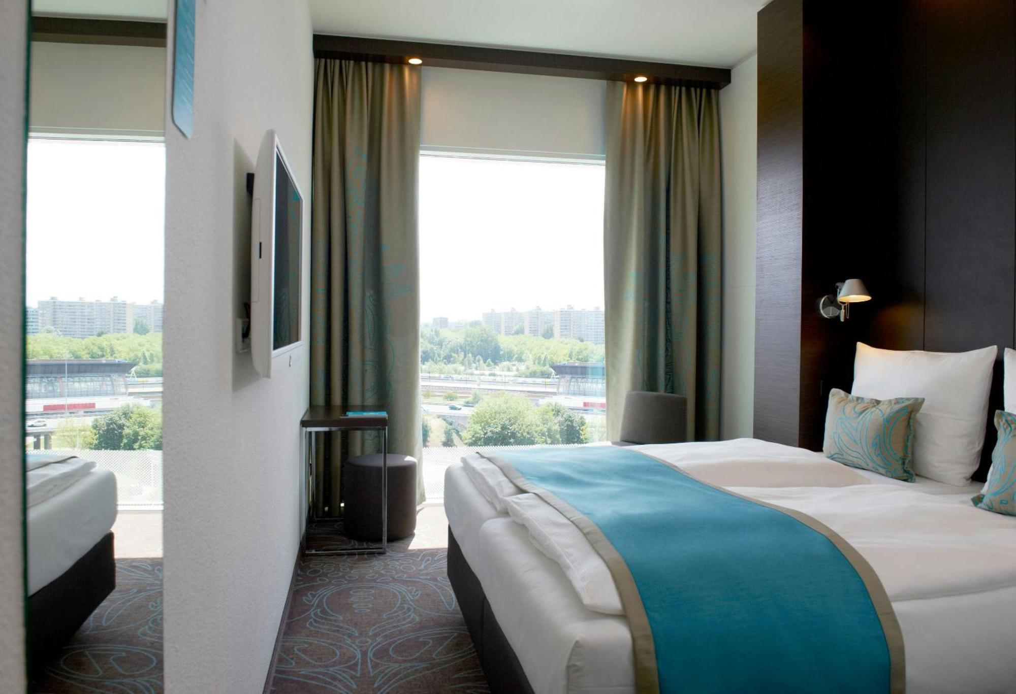 Superior King Room with view