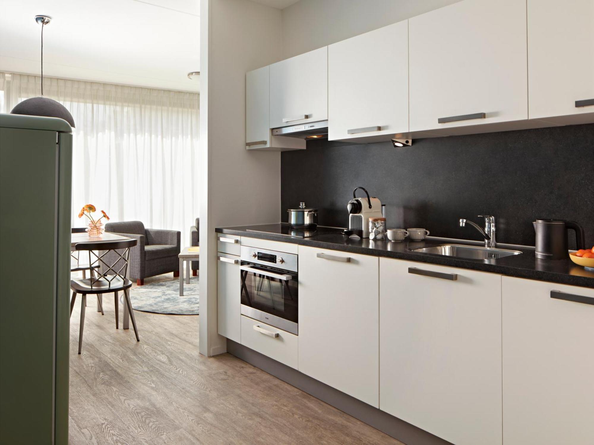 Large 2 Bedroom Apartment Sofa Bed Canal view