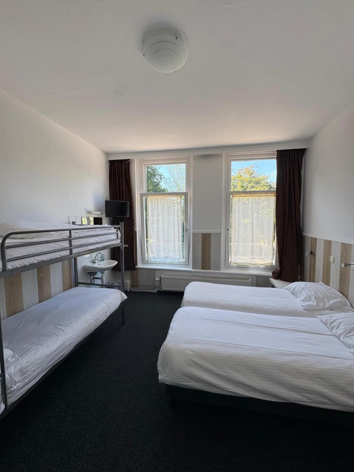 Quadruple Room with Private Bathroom