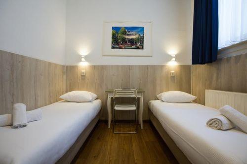 Kleines Zweibettzimmer