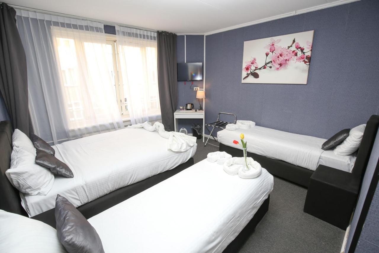Quadruple Room with Private Bathroom
