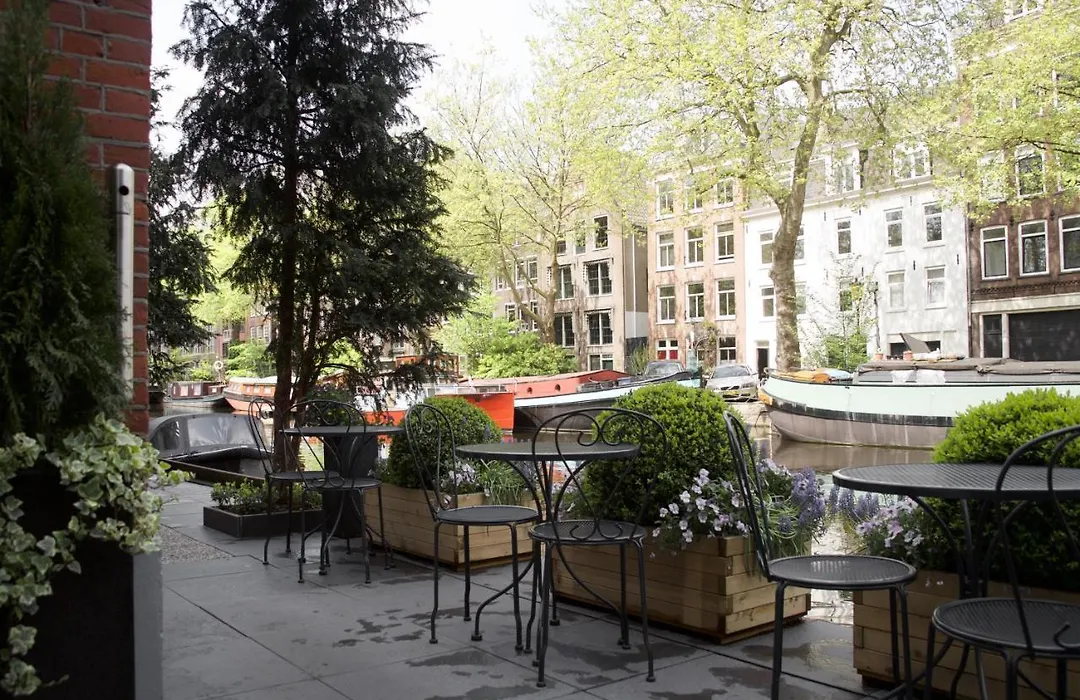 Amsterdam Canal Hotel-1