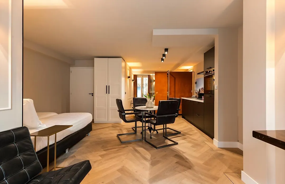Midtown Hotel Royal Room-1