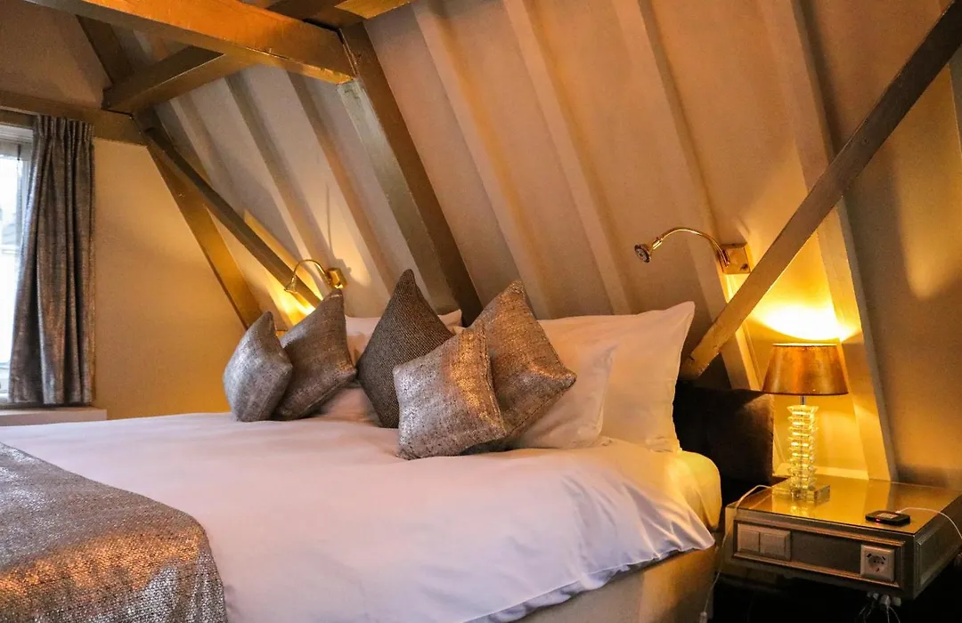 Ambassade Hotel-1
