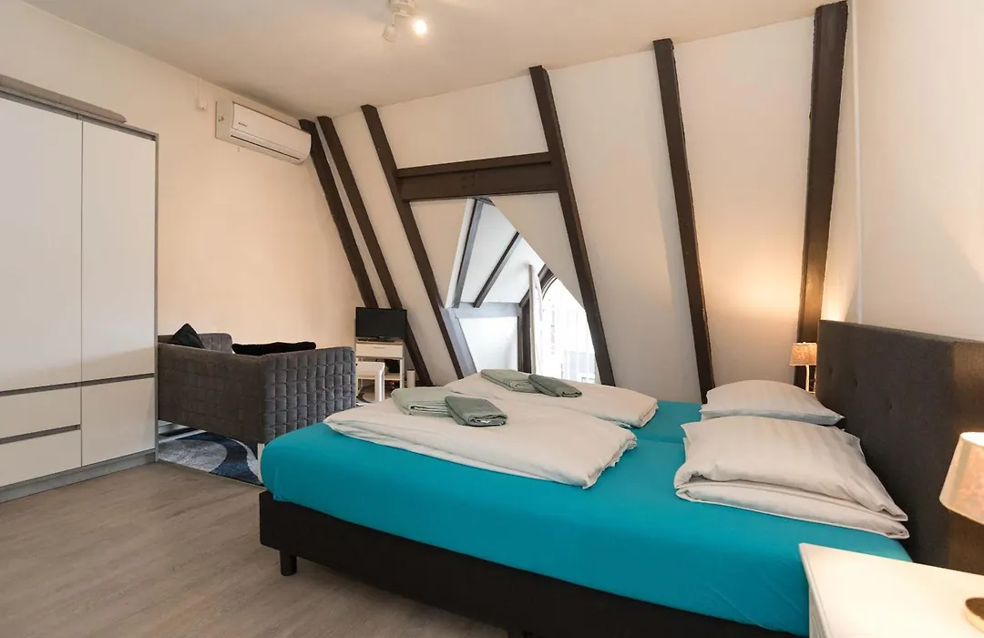 Redlight District Smokers Friendly Private Studio-1