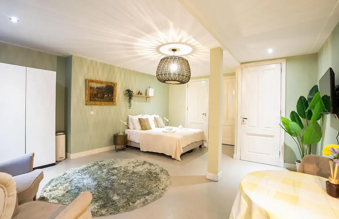 New! Modern Gallery Nassau Canal Suite-1