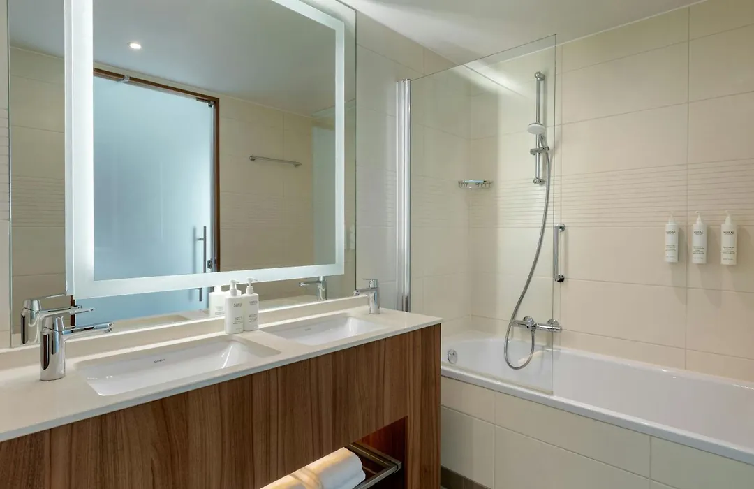 Courtyard By Marriott Amsterdam-1