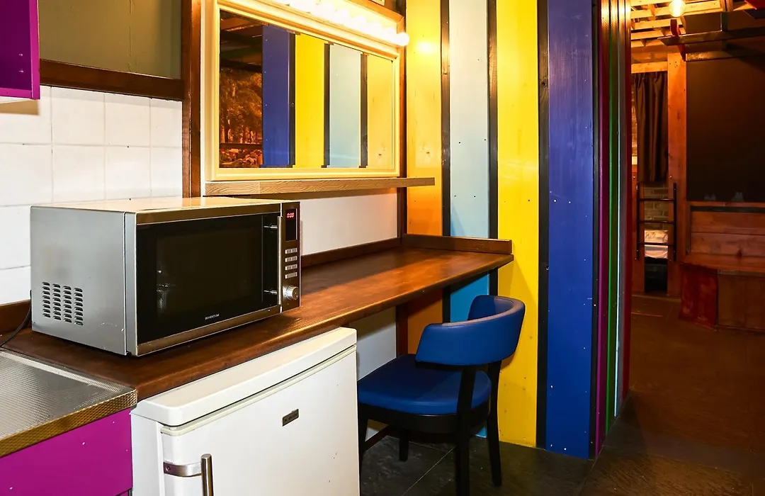 Amsterdam Teleport Hotel - Free Parking-1