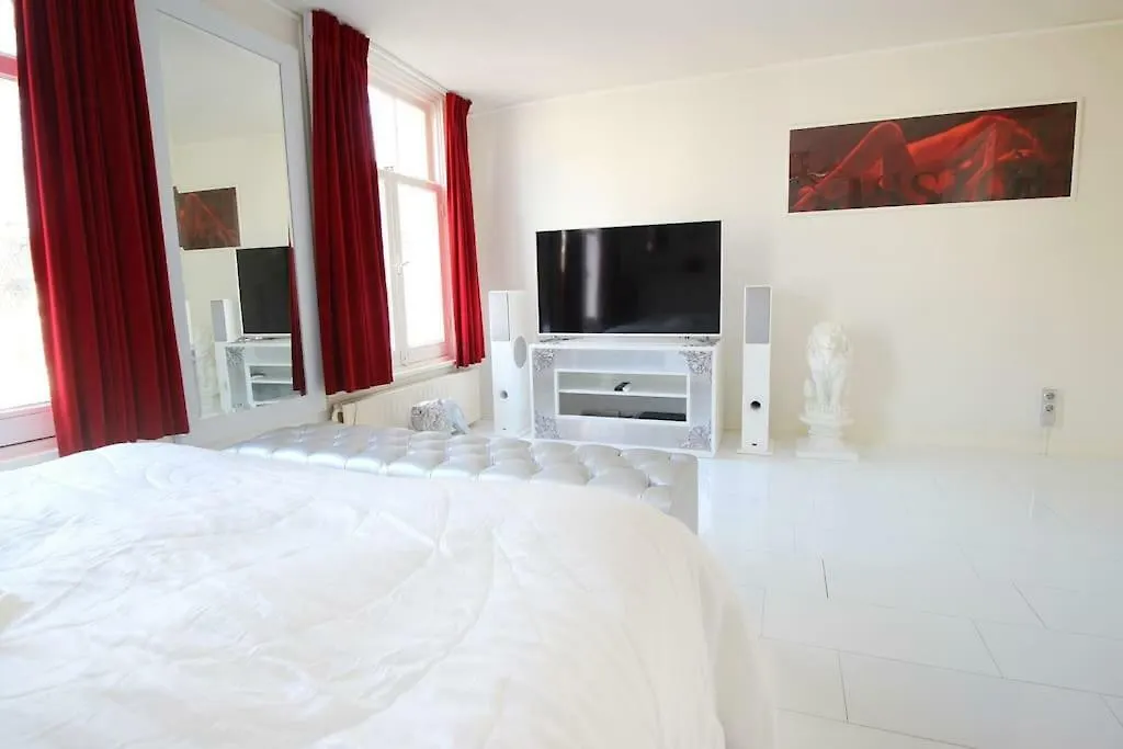 White Luxury Penthouse In City Centre-1
