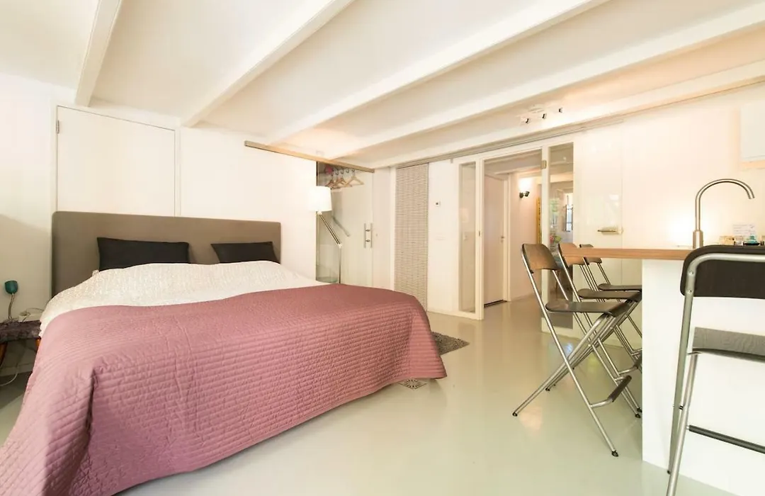 Quiet Apartment For 4 At Park In Center-1