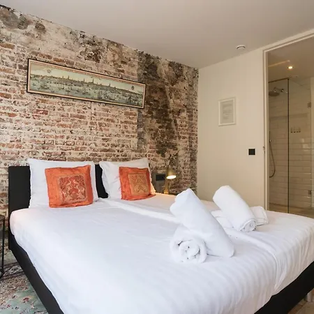 Twenty Five Rooms-3
