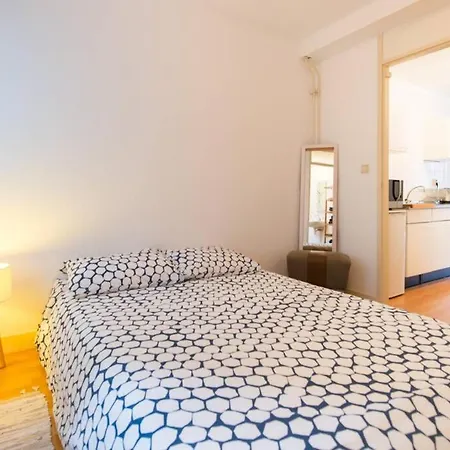 Charming Apartment In City Center-2