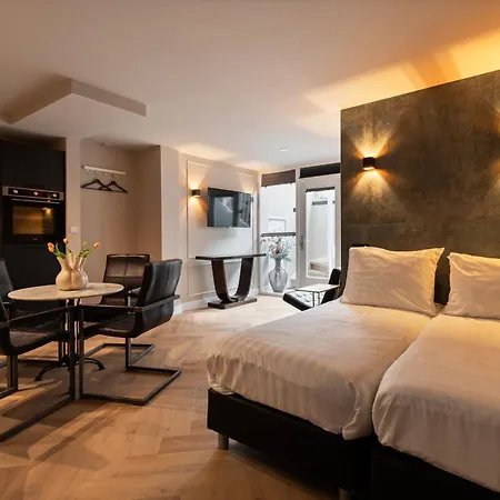 Midtown Hotel Royal Room-2
