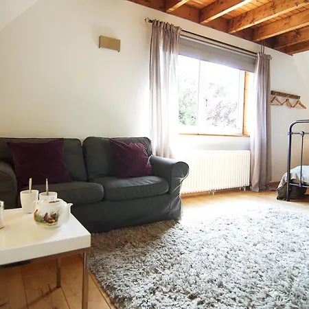 Tranquil Wooden House With Free Parking-2