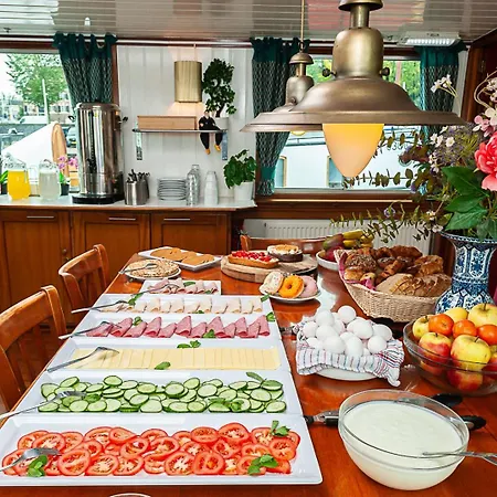 Amsterdam Hotelboat-3