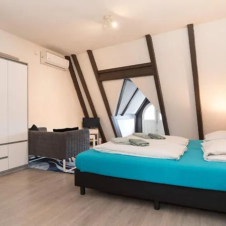 Redlight District Smokers Friendly Private Studio-3