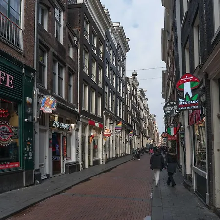 Redlight District Private Smokers Friendly Studio-3
