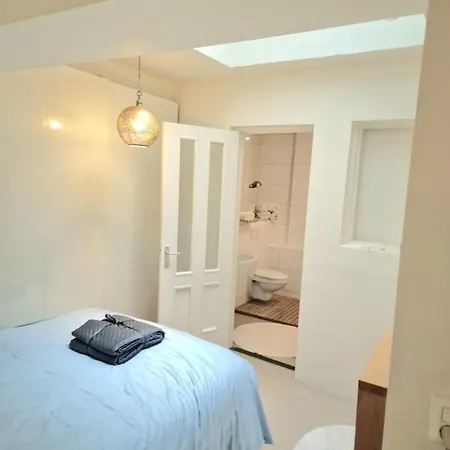 New Apartment In The Heart Of Amsterdam-3