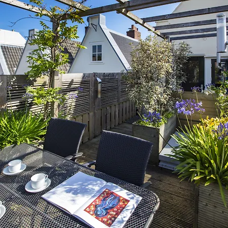 Dutch Masters Short Stay Apartments-2