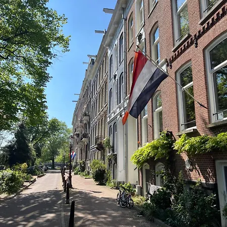 Spinoza Suites-2