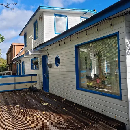 The New Lake Boathouse-3
