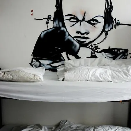 Bob'S Youth Hostel-3