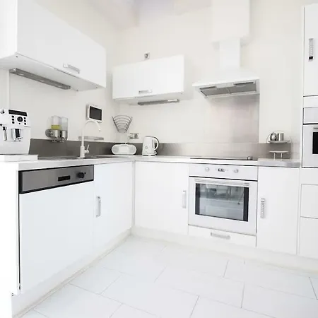 White Luxury Penthouse In City Centre-2
