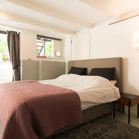 Quiet Apartment For 4 At Park In Center-3