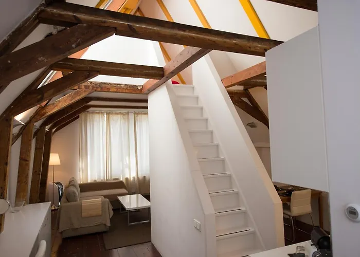 Rembrandtplein Bed&Breakfast