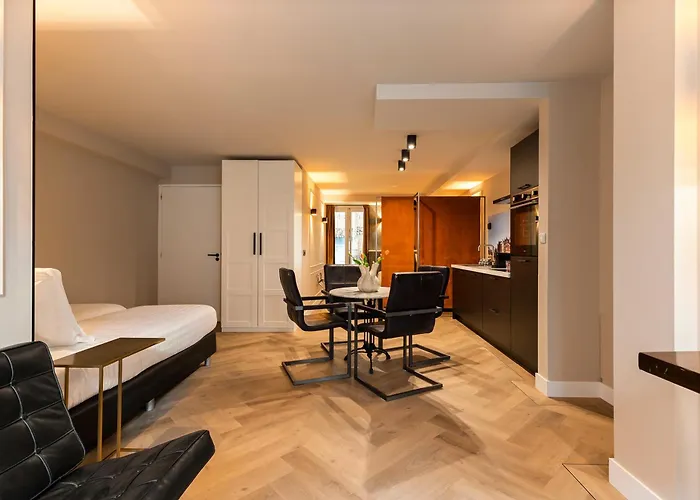 Midtown Hotel Royal Room