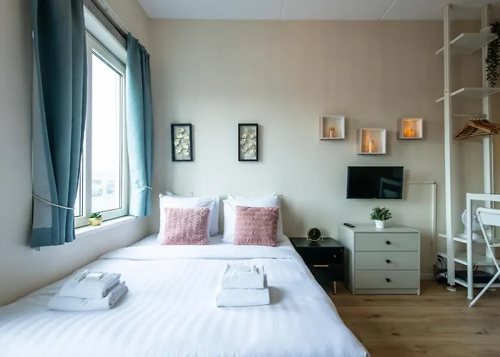 North Spacious Studio For Two