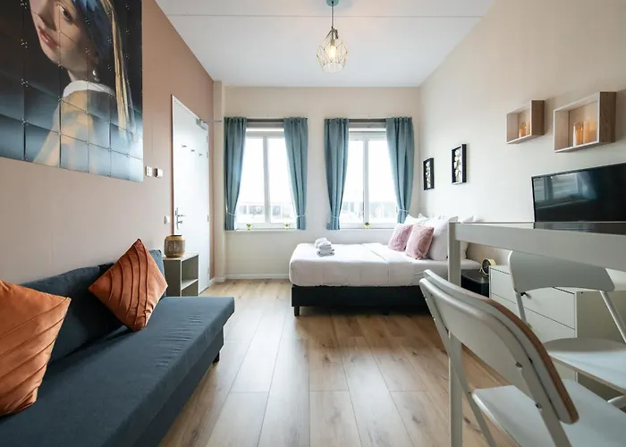 North Spacious Studio For Two