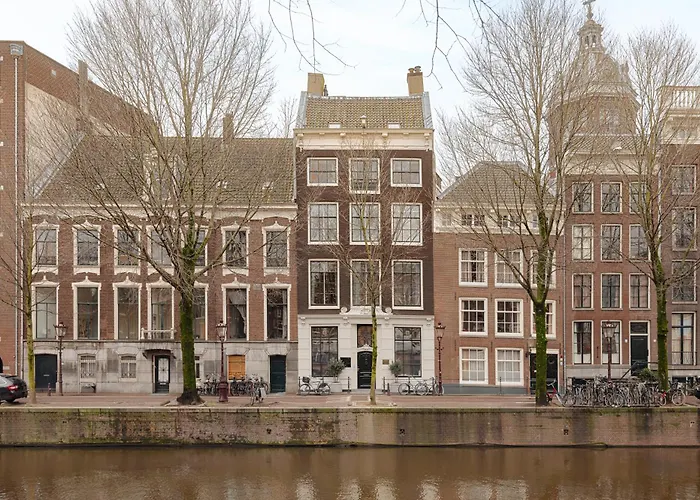 Adam'S Canal House