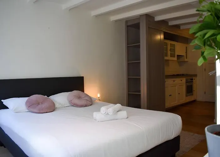 New Cosy In 9 Streets