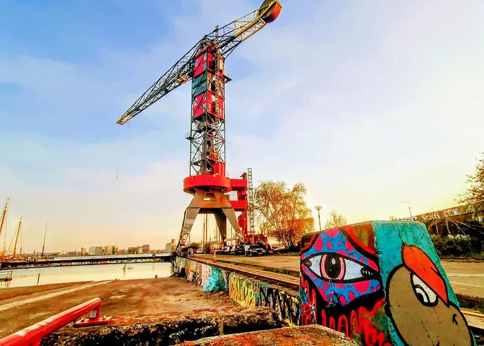 Faralda Crane