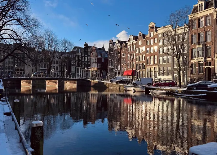 No 351 On The Canal