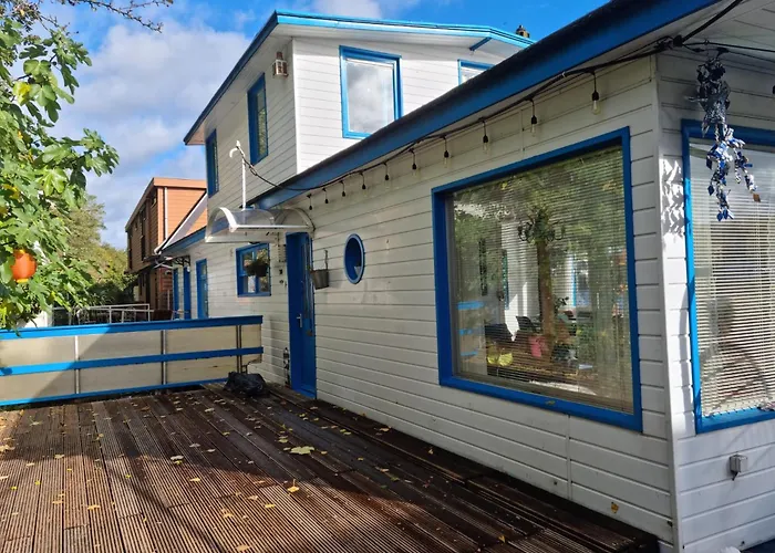 New Lake Boathouse