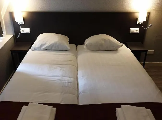 Hotel Manofa Ámsterdam Con una Pista de Golf