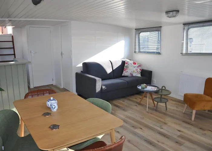 Private Lodge On Houseboat Amsterdam